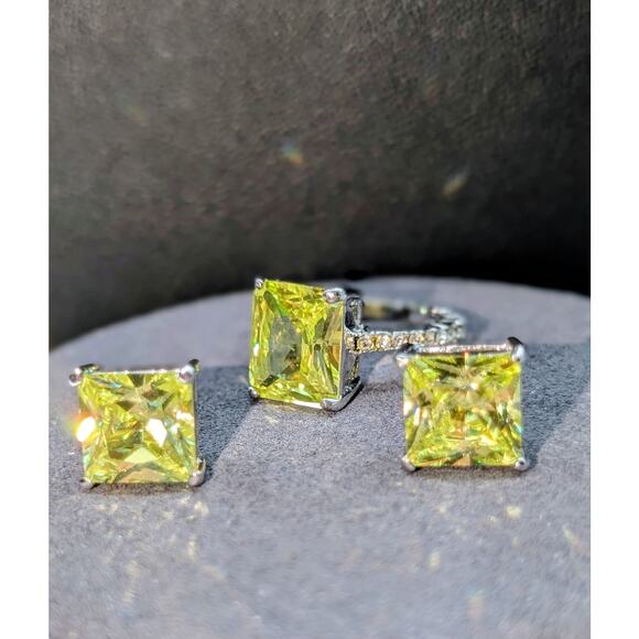 Demi-Parure Set of Green Apple Crystal Silver Tone Rhinestone Jewelry - Picture 9 of 10